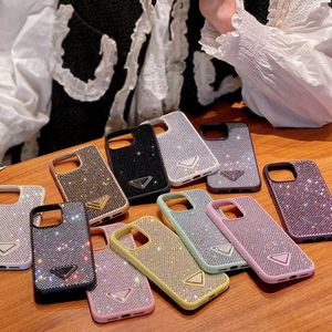 Telefon Kılıfı İPhone 15 15 için Lüks Glitter iPhone Kılıfları 14 Pro Max 13 12 11 Tasarımcı Bling Köpüklü Rhinestone Elmas Jeweled 3D Kristal Üçgen P Kadın Kapağı