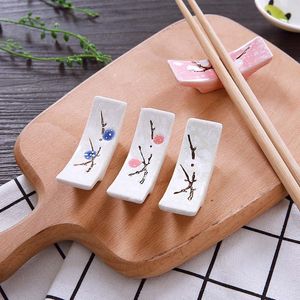 Flatware Sets 1 Pc Japanese Plum Blossom Ceramic Chopstick Holder Creative Kitchen Supplies Household Care Gadget 230906