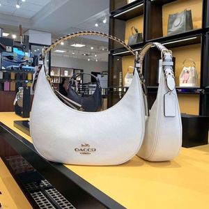 Kadın tasarımcı çantaları tote hong kong sayacı marka koltuklu çanta kadınlar 2023 yeni ay moda deri çok yönlü batı bir omuz crossbody fabrikası doğrudan satış