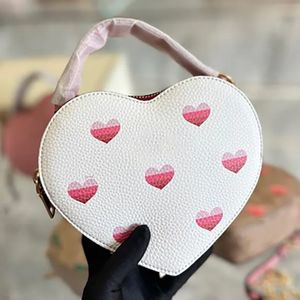 Мини-сумка в форме сердца Модная сумка Высококачественные дизайнерские сумки через плечо Роскошные вечерние произведения искусства Торговые сумки через плечо для путешествий оптом
