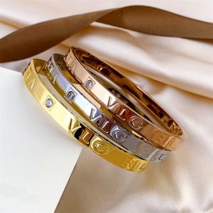 Высококачественные дизайнерские браслеты-браслеты унисекс с буквами-манжетами Роскошные наручные украшения из 18-каратного золота с тиснением из нержавеющей стали Браслет Copt с бриллиантом