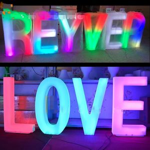 Led Işıklı Alfabe Mektupları Love Sign Roman Sütun Yolu Hoteller İçin Kurşunlar Alışverişe Açılan Sahne VIP Hizmet Düğün Partisi Dekoru Renkli Aydınlık Ekran