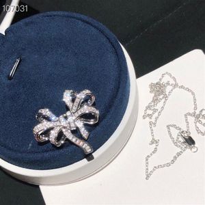 Lüks Marka Tasarımcı Kolye Takımı Kolye S925 STERLING Gümüş Tam Kristal Kelebek Yay Knot Broşı Kadın Mücevherleri268Q