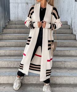 Maglioni da donna 2023 Inverno Nuovo cardigan casual Cardigan lavorato a maglia da donna lungo Cappotto maglione da donna stampato a righe di moda