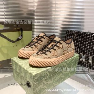 Şeker Kurabiye 2024Mac80 Yaz Sneaker Sıradan Ayakkabı Eski Ayakkabı Renk Moda Klasik Klasik Flower High Edition Nakış UNISEX 4JFB