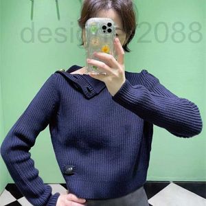 Kadın Sweaters Designer 2023 Yeni Deri Etiket Mektubu Deseni Yarım Yüksek Boyun Moda Omuz Düğmesi Örme Uzun Kollu Gevşek Kazak 9pe9