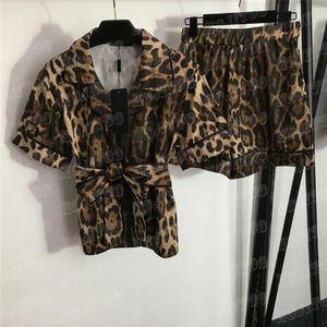 Camisas com estampa de leopardo, shorts casuais, roupa de dormir para mulheres, camisa com cadarço, cintura elástica, calças curtas casuais, 2 peças, conjuntos283j