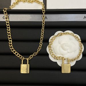 Luxo clássico ouro e prata colar de bloqueio moda jóias letra b colar pingente de casamento colar de alta qualidade com caixa