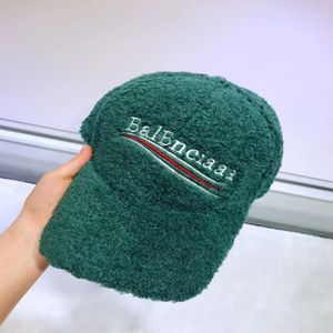 Erkekler Moda Sonbahar ve Kış Spor Tarzı Tasarımcı Top Kapağı Kadınların Şapka Tatil Seyahat Koyun Peluş Mektubu Nakış Ayarlanabilir Boy Casquette