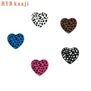 HYBkuaji 100 шт., подвески для обуви в форме сердца с леопардовым принтом, оптовая продажа, украшения для обуви, зажимы для обуви, пряжки из ПВХ для обуви