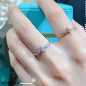 Luxurys Designer Ring t marka tam parıltı kristal mini çapraz cazibe düğün gelinler kadın mücevher nişan yüzüğü kutu partisi hediye