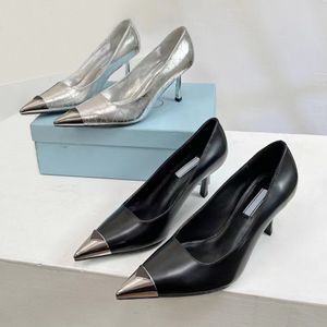 2023 Elbise Ayakkabı Siyah Gümüş Yüksek Topuklu Lüksler Kadın Ayakkabıları Kadın Tasarımcılar Arka Kayış Sandalları Seksi Sinkeli Ayak Yavru Kedi Topuk Fabrika Ayakkabı 8cm Sneaker