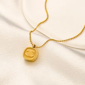 Niemals verblassende 14K vergoldete Luxus-Marken-Designer-Anhänger-Halsketten, Edelstahl-Doppelbuchstaben-Choker-Anhänger-Halskette, Perlenkette, Schmuckzubehör, Geschenke