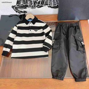 Roupas de outono para meninos, moda infantil, trajes de treino, tamanho 100-150 cm, 2 peças, camisa polo listrada preta e branca e calças casuais set15