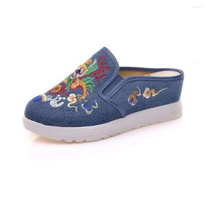 Terlik Çin tarzı mavi ve beyaz porselen işlemeli kumaş ayakkabılar antik cheongsam açık