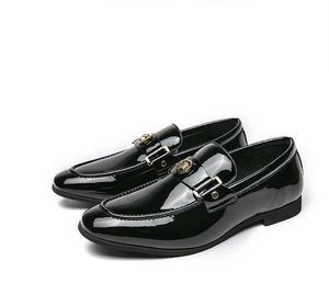 Yeni gelenler loafers erkekler bükülmüş parlak siyah deri ayakkabılar slip-on ofis kariyer elbise ayakkabı erkek parti ayakkabıları