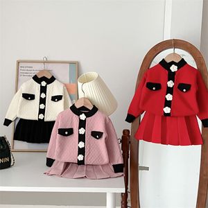 Conjuntos de roupas Meninas Sweater Set Coreano Tridimensional Flores Plissadas Saia 2 Pcs Outono Inverno Bebê Menina Roupas Outfit 230915
