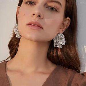 Dangle Küpeler Parlak Rhinestone 3D Gül Çiçeği Saplaması Düğün Takı Kadınlar İçin Lüks Kristal Geometrik Yuvarlak Buket Damağı