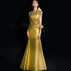 2023 Zarif Altın Sizli Denizkızı Prom Elbiseler Bir omuz boyun tarafı bölünmüş akşam önlükleri saten süpürme tren özel günleri form244s