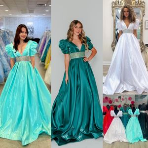 Shimmer Saten Resmi Gece Elbise 2K24 Puf Sleep V-Neck Lady Pageant Prom Kokteyl Partisi Elbise Suudi Arabistan Kırmızı Halı Pist Draması Crystal Aqua Emerald Kış