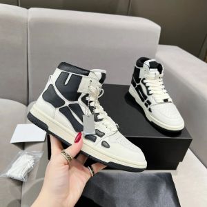 Skelop Hi Bone Tasarımcı Sıradan Ayakkabı Seksi Erkekler Moda Yüksek Üst Deri Spor Ayakkabı Siyah ve Beyaz Panda Kadın B22 Sneakers