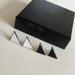 Novo p carta parafuso prisioneiro preto branco triângulo orelha brincos moda jóias presentes designer brincos