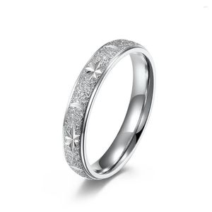 Küme halkaları gümüş renk pullu buzlu oyulmuş yıldız ay titanyum çelik kadın yüzüğü düğün takı için