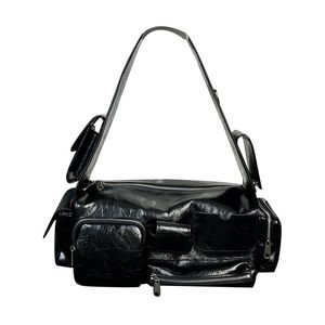Siyah Sling Bag erkek tasarımcı çanta baget omuz çantası ince tahıl kuzu derisi unisex alt koltuklu lokomotif çanta üst kaliteli çoklu cepler çanta kulaklık çanta kart çanta