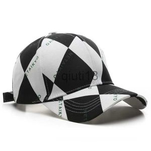 Top Caps 2023 Yeni Kadın Kapak Şapkası Açık Hava Seyahat Seyahat Güneş Koruma Kişilik Kişilik Güneş Hat Koreli Moda Çizgili Beyzbol Kapağı Erkekler için X0927