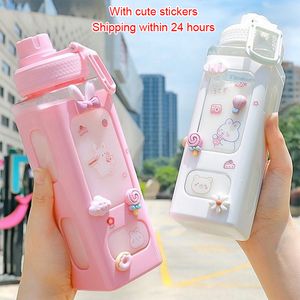 Kawaii Shaker Su Şişesi Saman Stick Sticking Sevimli BPA Ücretsiz 700ml/900ml Plastik Çay Sütü Taşınabilir Gourde İçecek Şişesi Kız İçin