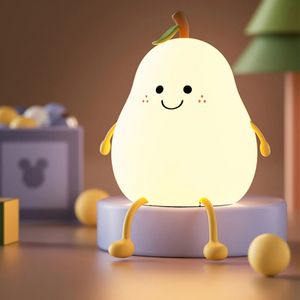 Intelligenzspielzeug Kawaii Birnen-Nachtlicht mit Beinen Berührungssensor Tragbare LED-Silikonlampe Kinderzimmer Dekor für Kleinkind Baby Weihnachtsgeschenk 230928