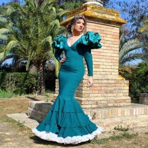 Sıradan Elbiseler Teal Yeşil Denizkızı Prom Elbise Ruffles Beyaz V Boyun Uzun Kollu İspanyol Dans Partisi Gown Zemin Uzunluğu Resmi Fırsat