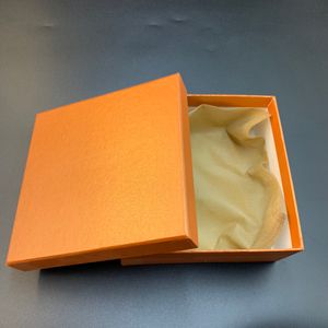 Zarif ambalaj kutusu kare hediye kağıt tabut yeşil beyaz moda aksesuarları paketleme kutuları birden fazla stil ve marka mevcut