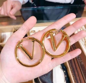 Charm Top Paris mücevher mektubu V Küpe Ljia Aksesuarları Kadın Çember Küpe Lüks 18K Altın Kulak Çıtçıtları Toptanes Lady Güzel Noel Hediyesi Orecchini Bijoux