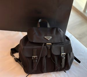 Unisex moda çanta naylon sırt çantası okul çantası siyah arka paket üçgen işaret omuz çantaları birden fazla cep