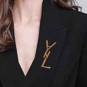 Mektup Broş Lüks Kişilik Retro Klasik Tasarımcı Altın Harfler Broş Kadın Takım Elbise Pin Moda Takı Aksesuarları Yüksek Kaliteli Toptan