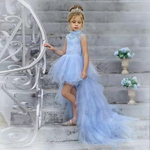 Yeni Mavi Yüksek Düşük Kızlar Pageant Elbiseleri Yüksek Boyun Boncuklu Dikkatli Dikkatli Çırpma Katman Etek Çocuklar Resmi Giyim Ön Kısa Arka Uzun Kız Gelinlik