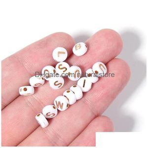 Takılar 500pcs/lot 7mm akrilik harf boncuklar az alfabe gülü beyaz ara parçası cazibesi bilezik kolye için uygun diy takı yapımı damlası del dhfoc