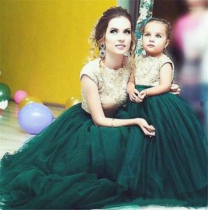 Девушка платья с темно -зеленым золотом аппликация мать и дочь свадебное пол длина мягкая сетчатая без рукавов выпускной вечер