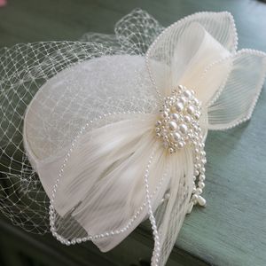 Beralar Vintage beyaz büyüleyici şapka saç klipi şapkası inci yaylı gelin başlık fantezi gösteri kokteyl düğün kadınları başlık 230112