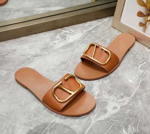 Yeni kadın terlik katırları deri sandaletler metal v elbise ayakkabıları pompalar moda markası sivri stilettos düğün ayakkabıları tıknaz kadın sapma