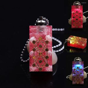 Colares pendentes Colar de cristal de luz LED GLOW GLOW Pink Quartz Jewelry Orgonite multicolor