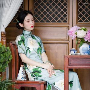 Этническая одежда в китайском стиле имитация шелковая республиканская республиканская зеленая традиционная чирсамская молодая ежедневная сцена Qipao