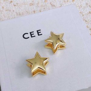 CEE Hoop Takı Tasarımcısı Üç boyutlu beş noktalı yıldız küpeler, kadın basit mizaç ve kişilik küpeleri altın