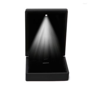 Sacchetti per gioielli Premuim Ciondolo Collana LED Light Gift Box Case Display Wedding Supply K9FE