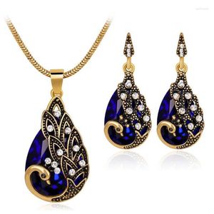 Серьги ожерелья установили 1sets Peacock strinestone Water Drop Crystal Penne Antique Gold Chians наборы животных для женщин