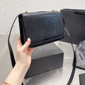 Tasarımcılar çanta lüks kadınlar çanta tek omuz mesleği çanta büyük tote çanta deri cüzdan crossbody klasik çanta cazibesi çok yönlü çanta fabrika mağazası iyi