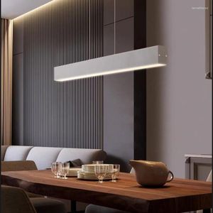Kolye lambaları Yemek Odası Avizesi Basit Modern Minimalist Çizgiler İskandinav Masa Işık Yaratıcı Bar Sayaç Uzun Şerit Tasarımcı Lamba