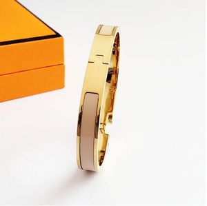Классный дизайнерский браслет браслет буква Золотые браслеты браслеты ювелирные изделия Женщина браслет из нержавеющей стали 18 Цветная золотая пряжка 17 размер для мужчин и модных украшений 8 мм