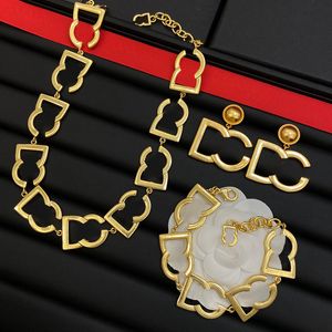 Colar com Pingente de Letra Oca Simples Brincos Pulseira Banhado a Ouro 18K Joias Femininas Vintage Elegante Conjunto de Cocar para Festa